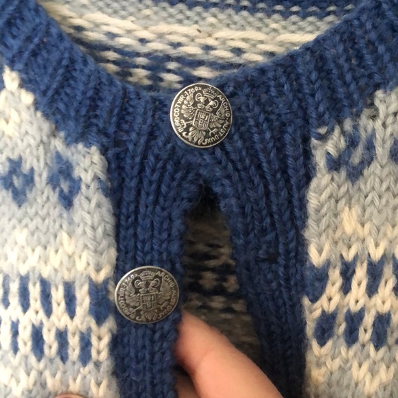 Incredible sweater bought in Europe - Picture 2 of 4